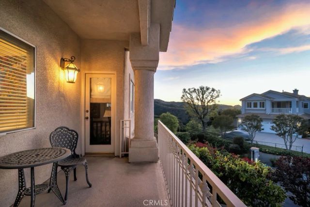 22420 Pinewood Court, Calabasas, CA 91302