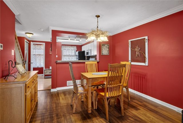 1513 Timberidge Dr, Bethel Park, PA 15102