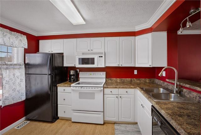 1513 Timberidge Dr, Bethel Park, PA 15102