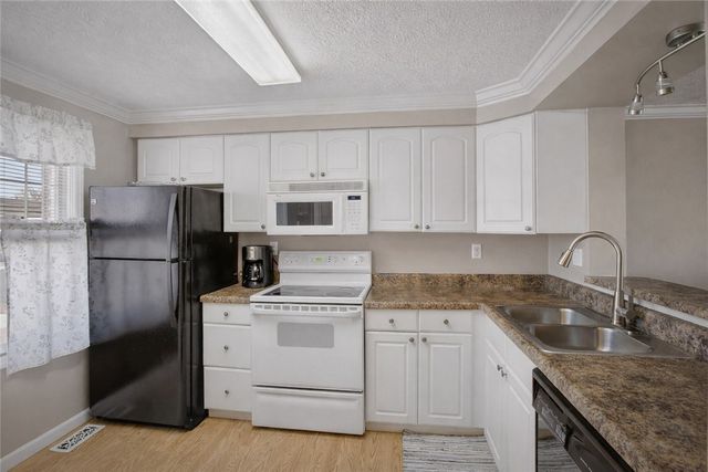 1513 Timberidge Dr, Bethel Park, PA 15102