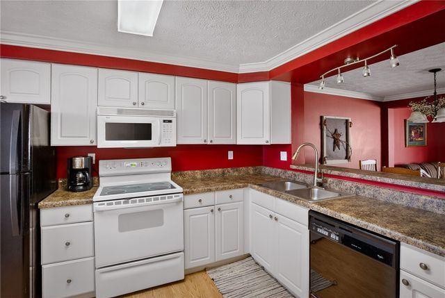 1513 Timberidge Dr, Bethel Park, PA 15102