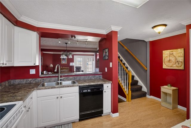 1513 Timberidge Dr, Bethel Park, PA 15102