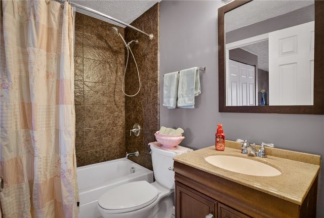 1513 Timberidge Dr, Bethel Park, PA 15102