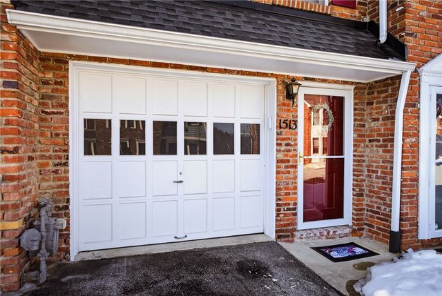 1513 Timberidge Dr, Bethel Park, PA 15102