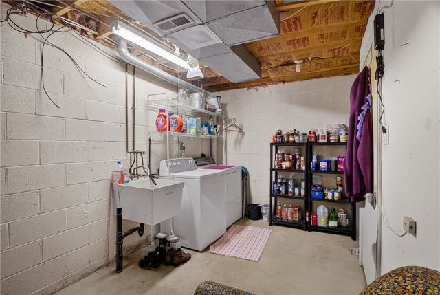 1513 Timberidge Dr, Bethel Park, PA 15102