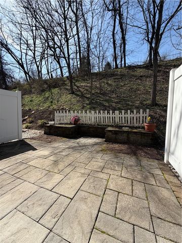 1513 Timberidge Dr, Bethel Park, PA 15102