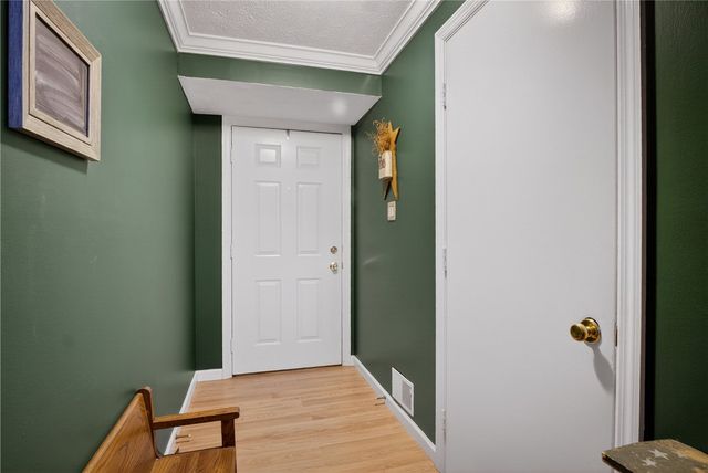 1513 Timberidge Dr, Bethel Park, PA 15102