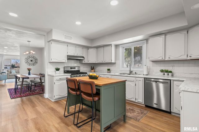 730 W WALNUT Street, Chatham, IL 62629