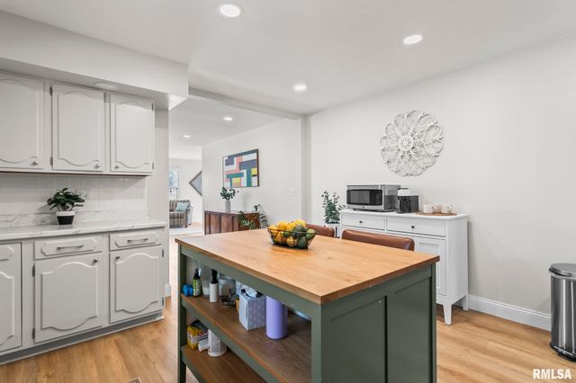 730 W WALNUT Street, Chatham, IL 62629