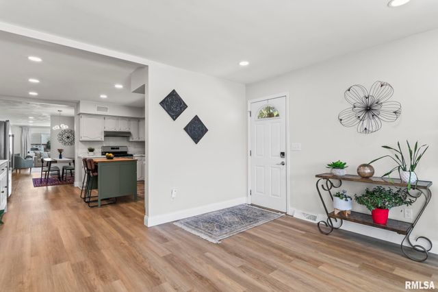 730 W WALNUT Street, Chatham, IL 62629