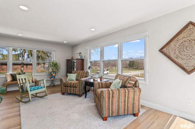 730 W WALNUT Street, Chatham, IL 62629