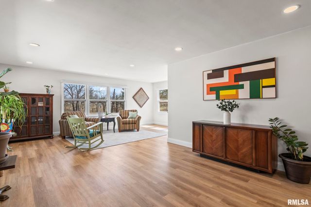 730 W WALNUT Street, Chatham, IL 62629