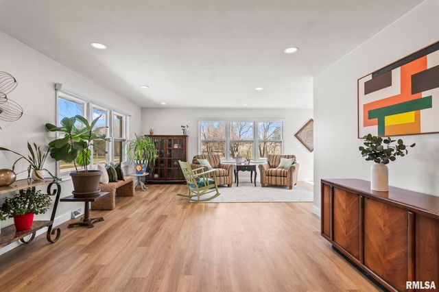 730 W WALNUT Street, Chatham, IL 62629