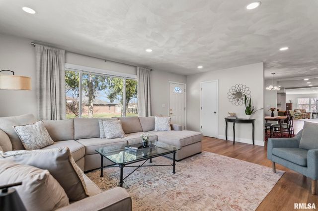 730 W WALNUT Street, Chatham, IL 62629