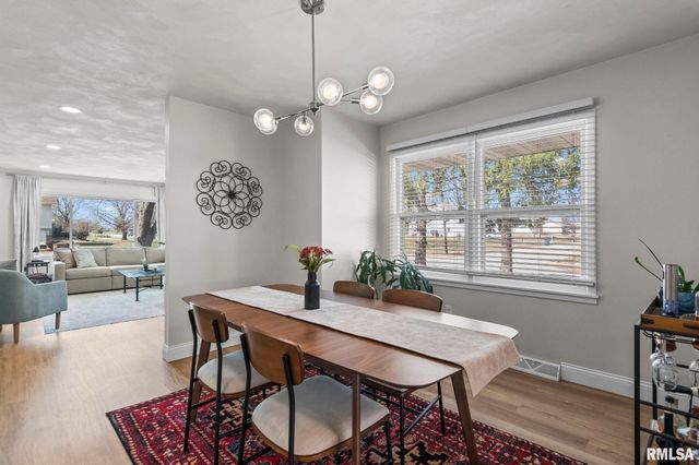 730 W WALNUT Street, Chatham, IL 62629