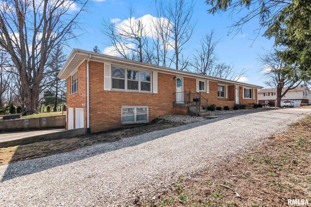 730 W WALNUT Street, Chatham, IL 62629