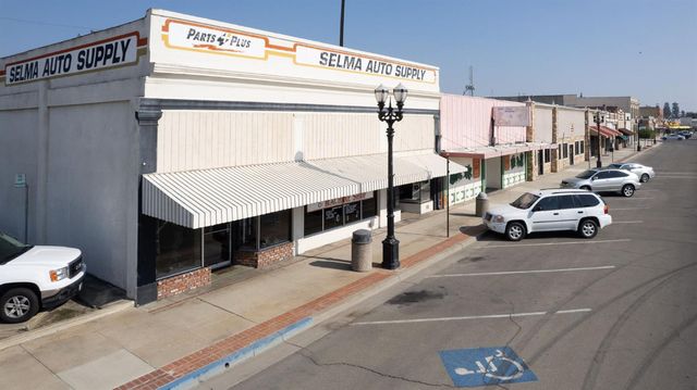 1956 E Front Street, Selma, CA 93662