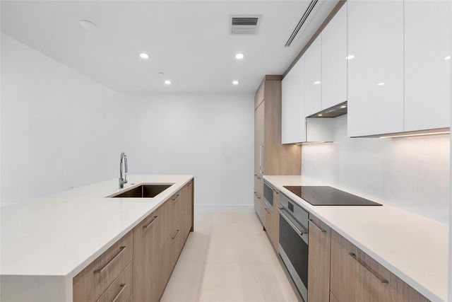 153 Seabreeze Boulevard 1203, Fort Lauderdale, FL 33304