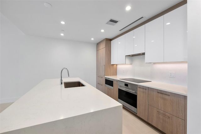 153 Seabreeze Boulevard 1203, Fort Lauderdale, FL 33304