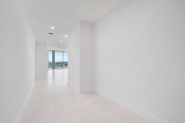 153 Seabreeze Boulevard 1203, Fort Lauderdale, FL 33304