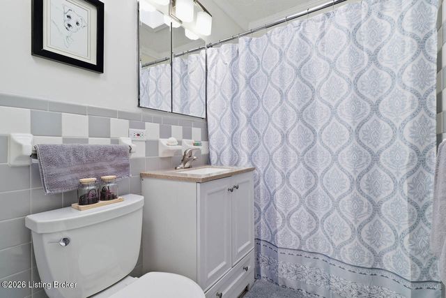 1357 Trinity Park Dr, Louisville, KY 40213