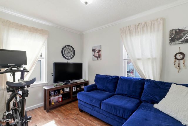 1357 Trinity Park Dr, Louisville, KY 40213