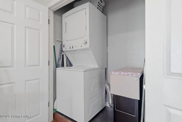 1357 Trinity Park Dr, Louisville, KY 40213