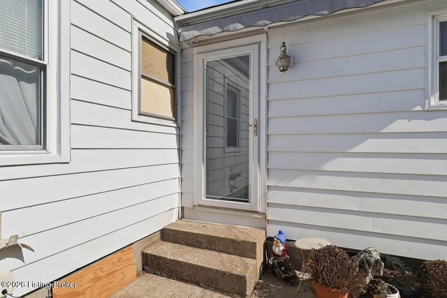 1357 Trinity Park Dr, Louisville, KY 40213