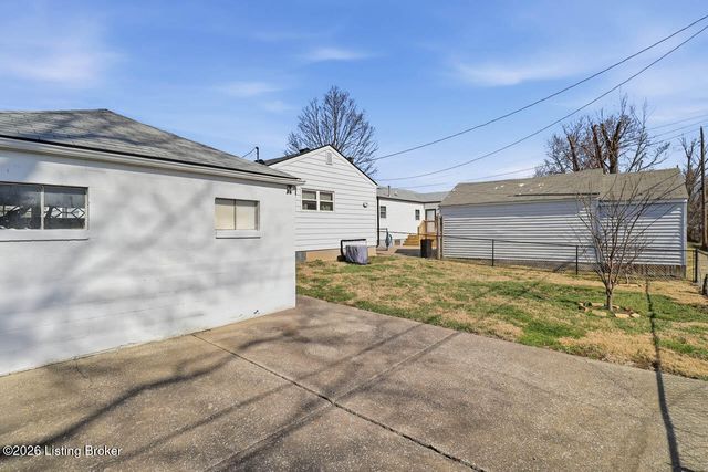 1357 Trinity Park Dr, Louisville, KY 40213