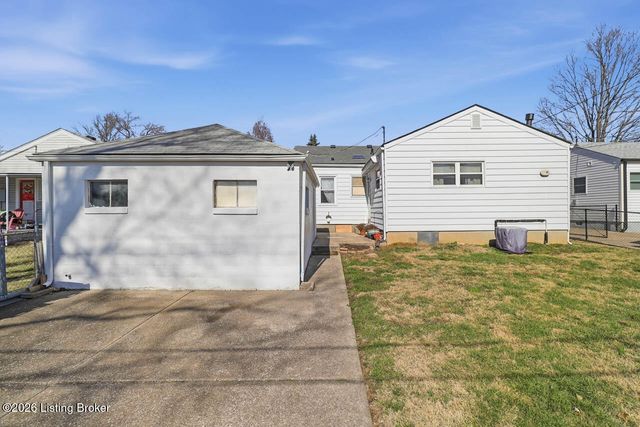 1357 Trinity Park Dr, Louisville, KY 40213