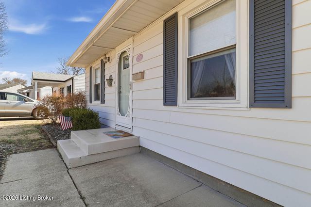 1357 Trinity Park Dr, Louisville, KY 40213