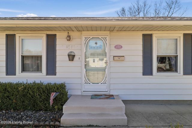 1357 Trinity Park Dr, Louisville, KY 40213