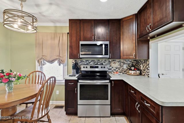 1357 Trinity Park Dr, Louisville, KY 40213