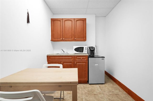 12550 Biscayne Blvd 304B, North Miami, FL 33181