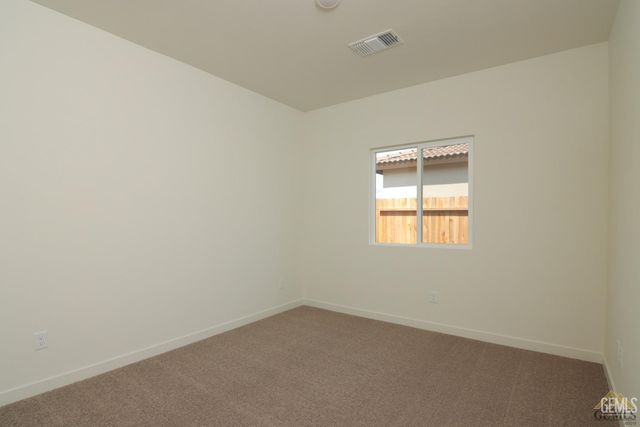 802 Kidlington Court, Bakersfield, CA 93307