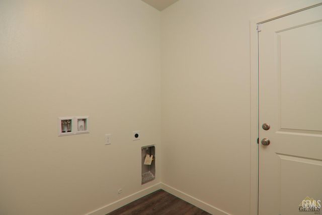 802 Kidlington Court, Bakersfield, CA 93307