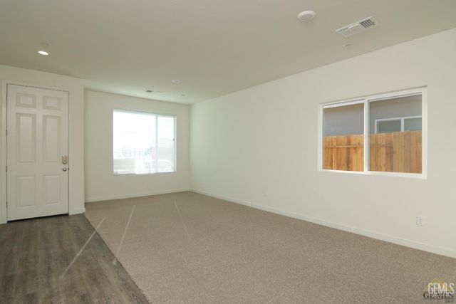 802 Kidlington Court, Bakersfield, CA 93307