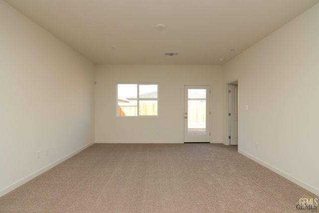 802 Kidlington Court, Bakersfield, CA 93307