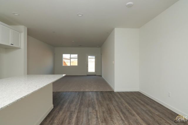 802 Kidlington Court, Bakersfield, CA 93307