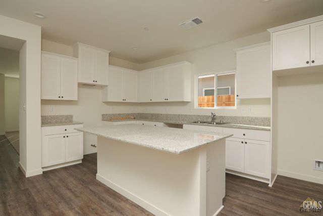 802 Kidlington Court, Bakersfield, CA 93307