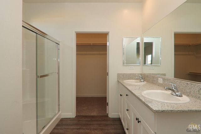 802 Kidlington Court, Bakersfield, CA 93307