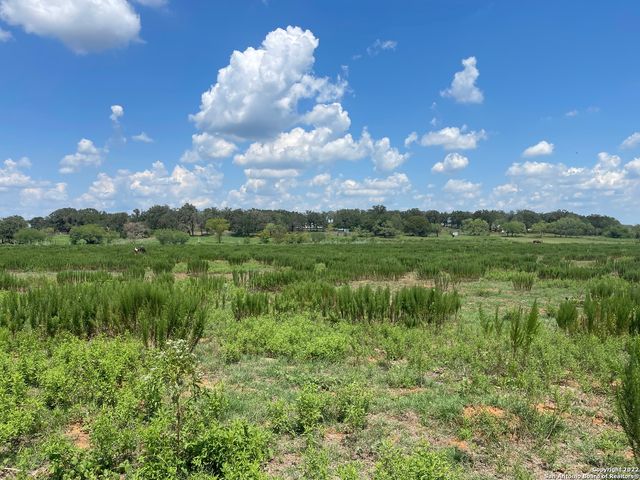 3505 COUNTY ROAD 476, Nixon, TX 78140