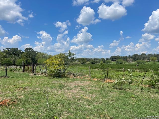 3505 COUNTY ROAD 476, Nixon, TX 78140
