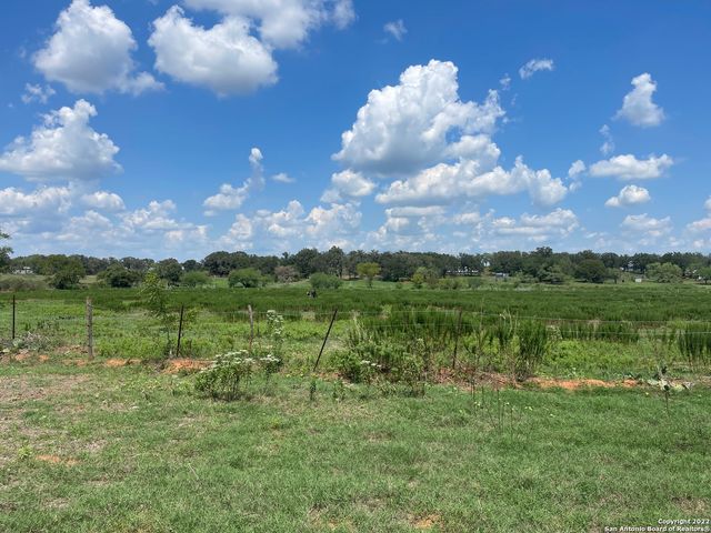 3505 COUNTY ROAD 476, Nixon, TX 78140