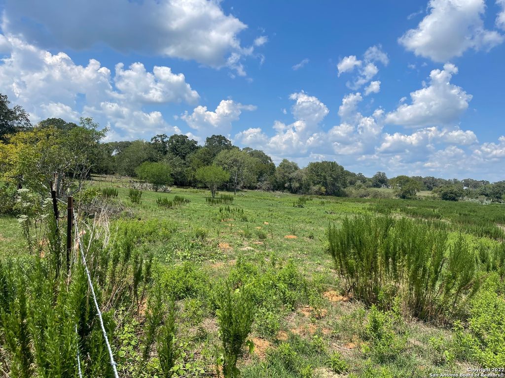 3505 COUNTY ROAD 476, Nixon, TX 78140
