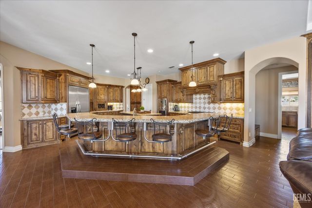 340 Amberhill Lane, Bakersfield, CA 93308