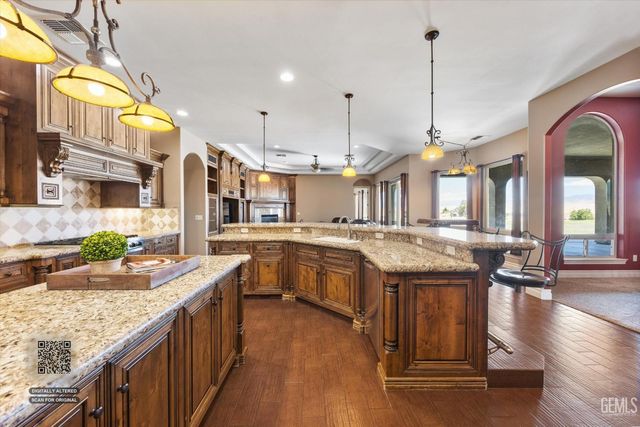 340 Amberhill Lane, Bakersfield, CA 93308