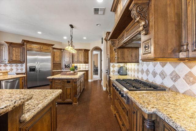 340 Amberhill Lane, Bakersfield, CA 93308
