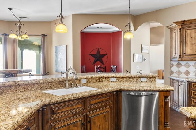 340 Amberhill Lane, Bakersfield, CA 93308