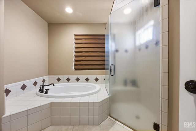 340 Amberhill Lane, Bakersfield, CA 93308